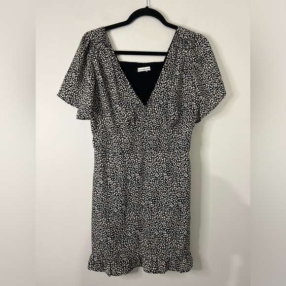 Abercrombie & Fitch Dresses & Skirts - Abercrombie & Fitch Black and White Spotted Printed Mini Dress